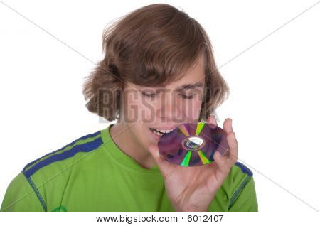 Teenager bider en optisk Disk