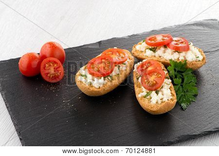 Bread with cottage