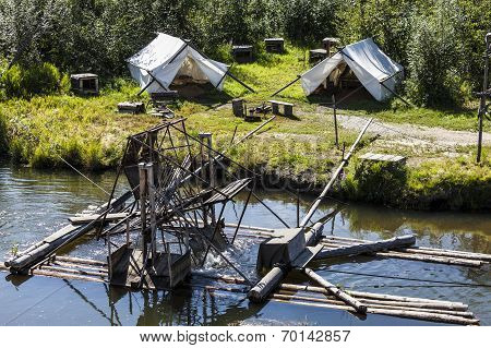 Water-current-powered fish trap on the Chena River