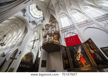 Interiors of Notre dame d'Anvers cathedral, Anvers, Belgium