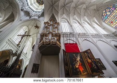 Interiors of Notre dame d'Anvers cathedral, Anvers, Belgium
