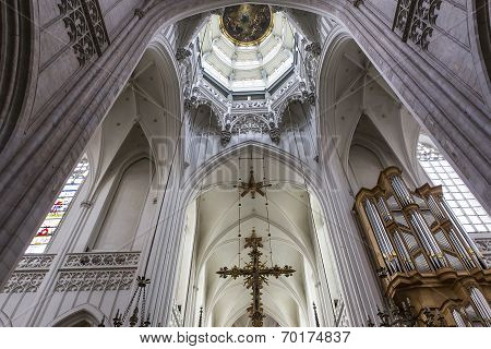 Interiors of Notre dame d'Anvers cathedral, Anvers, Belgium