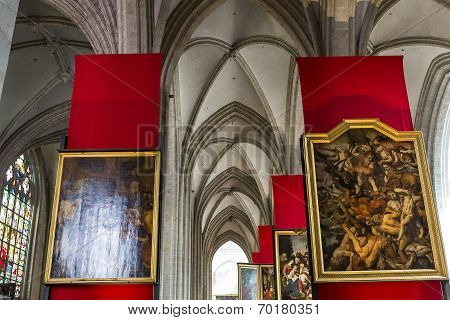 Interiors of Notre dame d'Anvers cathedral, Anvers, Belgium