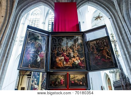 Interiors of Notre dame d'Anvers cathedral, Anvers, Belgium