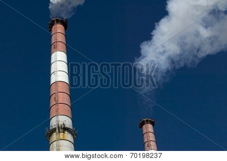 NEW YORK - FEBRUARY 19:  Smoke billows from the smokestacks of a KeySpan 250-megawatt combined-cycle electric-generating station power plant February 19, 2005 in Long Island City, NY.