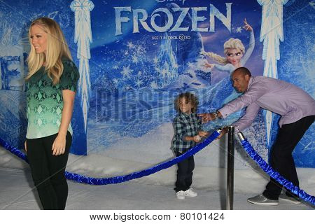 LOS ANGELES - NOV 19: Hank Baskett, Hank Baskett IV, Kendra Wilkinson at the premiere of Walt Disney Animation Studios' 'Frozen' at the El Capitan Theater on November 19, 2013 in Los Angeles, CA