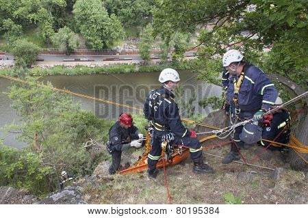 Exercise rescue units. Training rescue people in inaccessible terrain