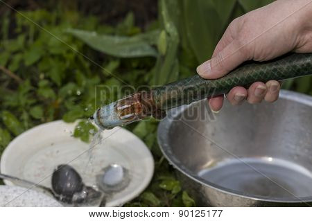 Washing Dishware
