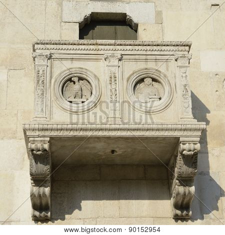 Dome balcony