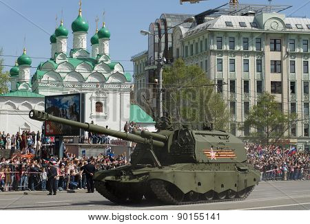 The 2S19 Msta-S is a self-propelled 152 mm howitzer. Moscow Victory Day Parade to commemorate the 70