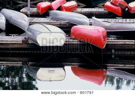 Canoës sur le Dock