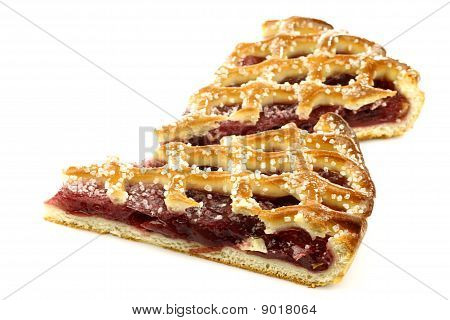 Kaksi viipaletta sisustetuissa cherry pie