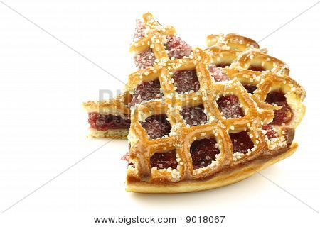 Kaksi viipaletta sisustetuissa cherry pie nimeltä 