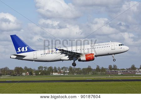Amsterdam Airport Schiphol - Airbus A320 Of Sas Lands