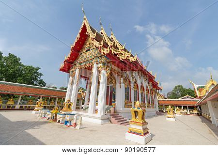 temple under sunlight with clear sky