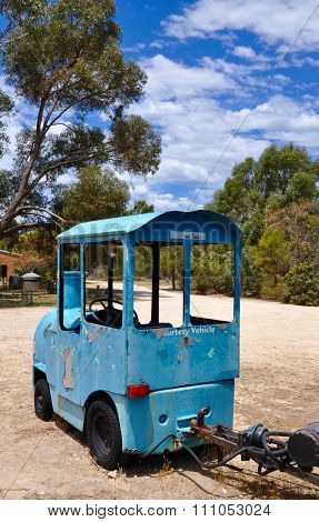 Trackless Touring Train: Australian Bushland