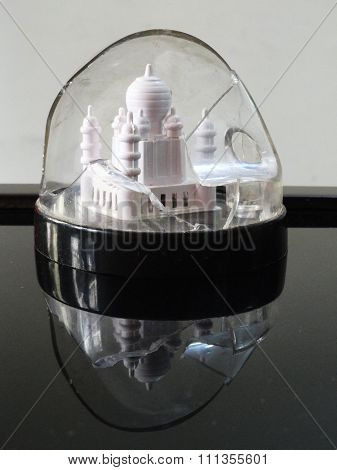 An Old Broken Taj Mahal Statue Gift