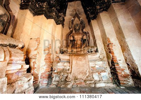Ancient Buddha In Wat Chaiwatthanaram,Ayutthaya Historical Park Of Thailand.