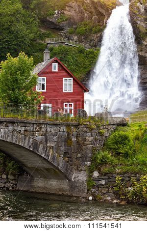 Steinsdalsfossen