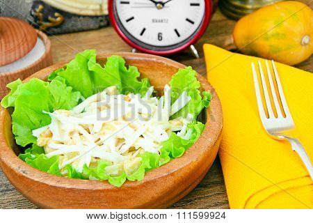 Dietary Salad from Daikon and Chicken