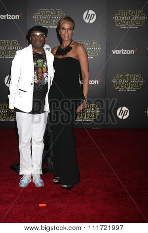 LOS ANGELES - DEC 14:  Spike Lee, Tonya Lewis Lee at the Star Wars: The Force Awakens World Premiere at the Hollywood & Highland on December 14, 2015 in Los Angeles, CA