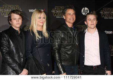 LOS ANGELES - DEC 14:  Rob Lowe at the Star Wars: The Force Awakens World Premiere at the Hollywood & Highland on December 14, 2015 in Los Angeles, CA