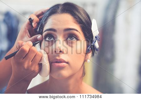 Applying liner