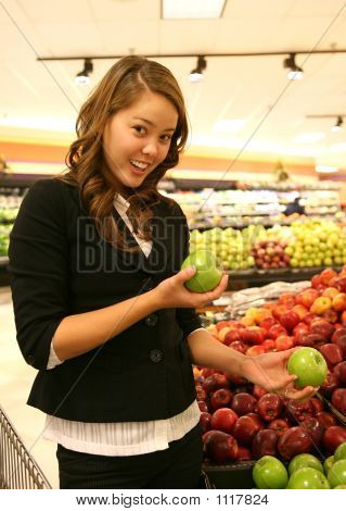 Vrouw boodschappen te doen