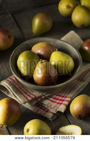 Raw Green Organic Seckel Pears