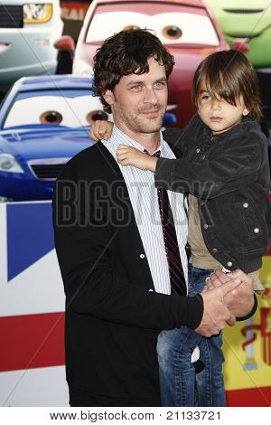 Los Angeles 18. Juni: Tom Everett Scott bei der Premiere von Walt Disney Pictures 
