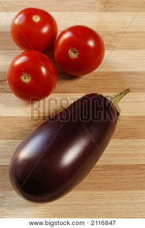 Berinjela e tomate