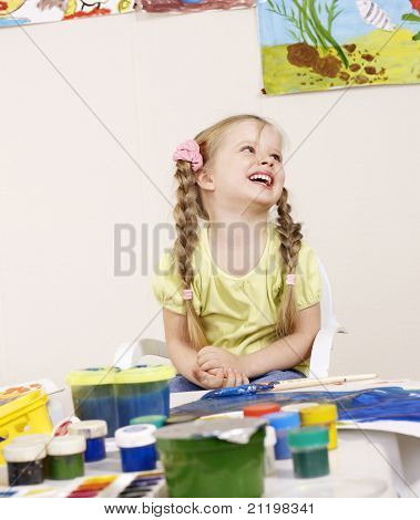 Happy child maleri i børnehaveklasse.