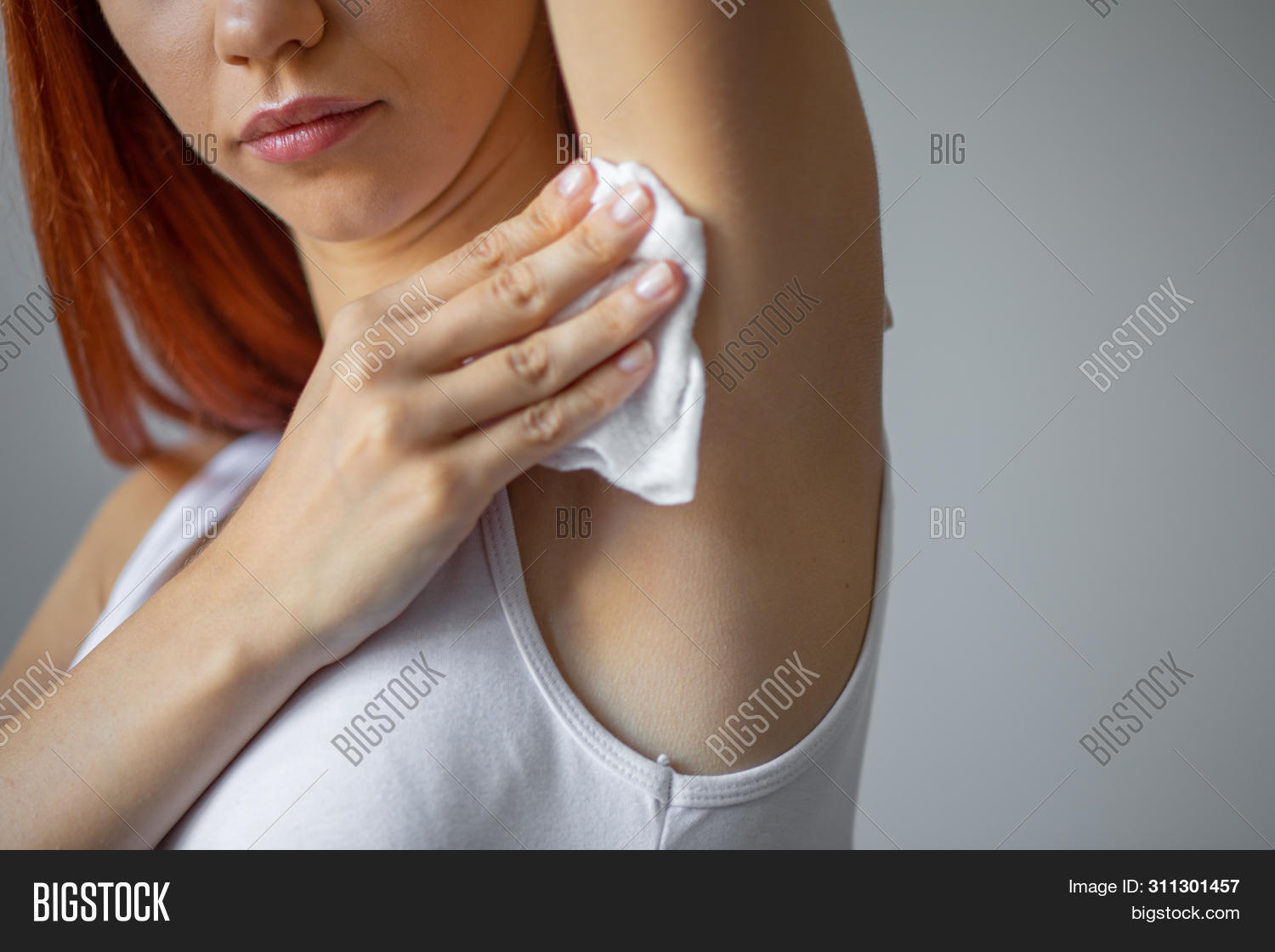 Imagen y foto Woman Wiping Armpit (prueba gratis) Bigstock