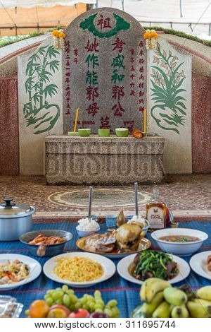 Qingming Festival (qing Ming), Tomb-sweeping Day