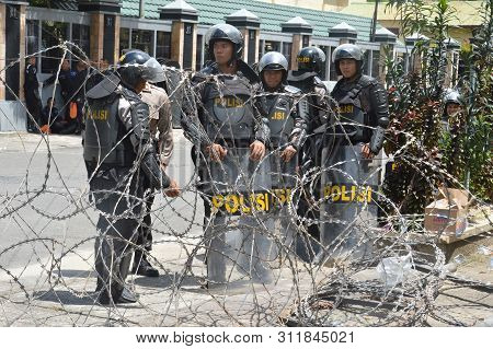 Demonstration Of The Electricity Crisis In Tarakan City