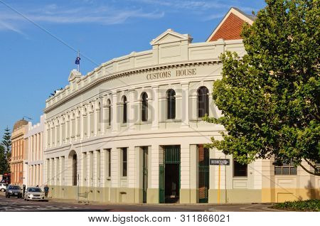 Customs House And Former Falk & Company Warehouse - Fremantle, Wa, Australia, 8 December 2014