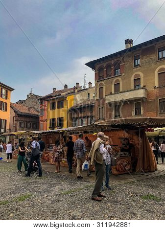Como, Italy - May, 2018: People On A Cozy Streets Of Como City