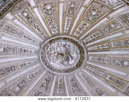 beeindruckende Decke von der Mezquita von cordoba