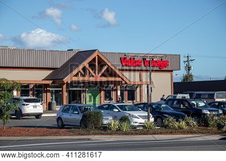 Courtenay, Canada - September 1, 2020: View Of Value Village Thrift Store In Downtown Courtenay
