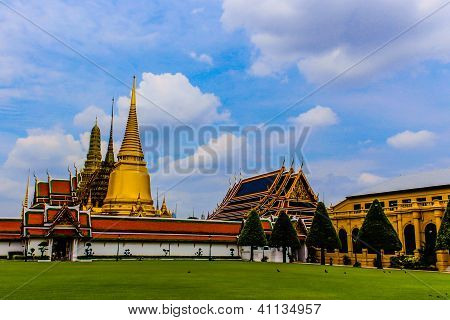 Smuk arkitektur og landskab i Wat Phrakaew Bangkok