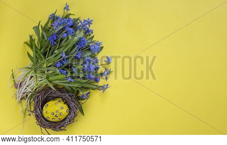 Easter Background. Easter Flowers. Easter Eggs. Happy Easter Card. Multicolored Easter Eggs.