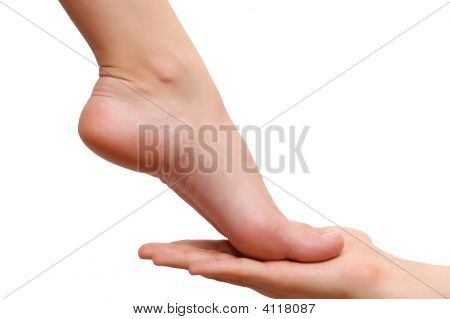 Hand des Mannes und der Frau Füße