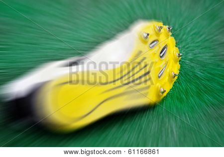 Running shooes with spikes on green turn after race and Zoom motion