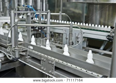 pharmaceutical medicine industrial production line with plastic bottles for liquid drugs 