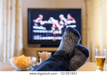 Television, Tv Watching (boxing Match) With Feet On Table Eating Snacks And Drinking Beer - Stock Ph