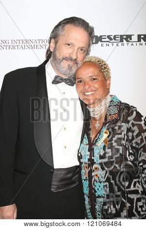 LOS ANGELES - FEB 28:  Sam Behrens, Shari Belafonte at the Style Hollywood Viewing Party 2016 at the Hollywood Museum on February 28, 2016 in Los Angeles, CA