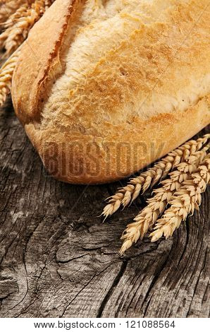 loaf of bread with ears of wheat