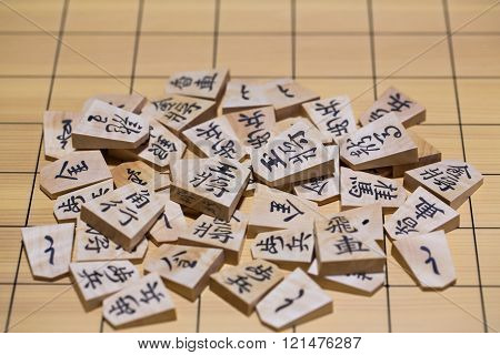 Game of go of the shogi.