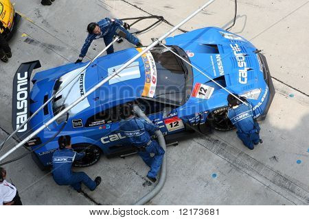 SEPANG, na Malásia - 21 de junho: Carro de The Calsonic pulso GT-R Nissan (12) picada para mudança de pneus ao S
