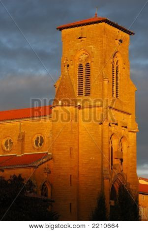 ท้องฟ้าสีส้มบน Steeple